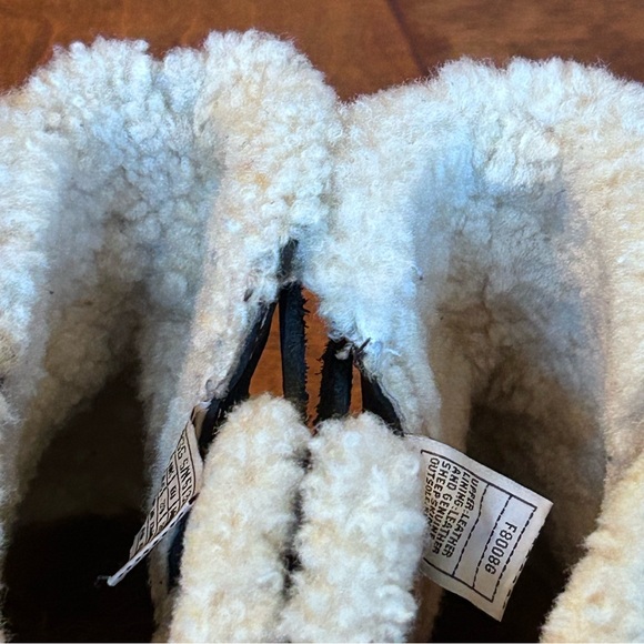 UGG Women’s Cove 5136 Sheepskin Shearling Boots Black Leather US Size 8 Comfort - Picture 6 of 15